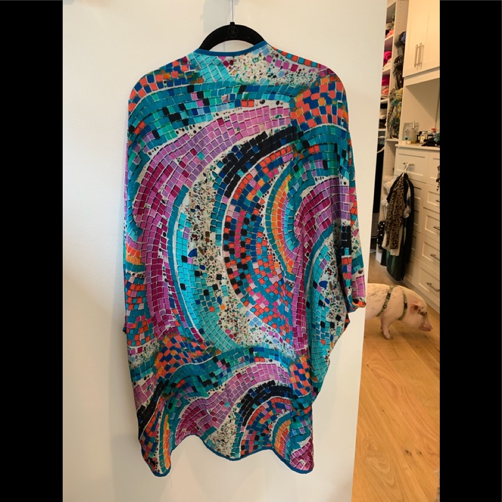 Tolani cape